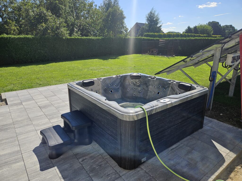 5-cio osobowa wanna z hydromasażem Aurum Series w Wieprzu